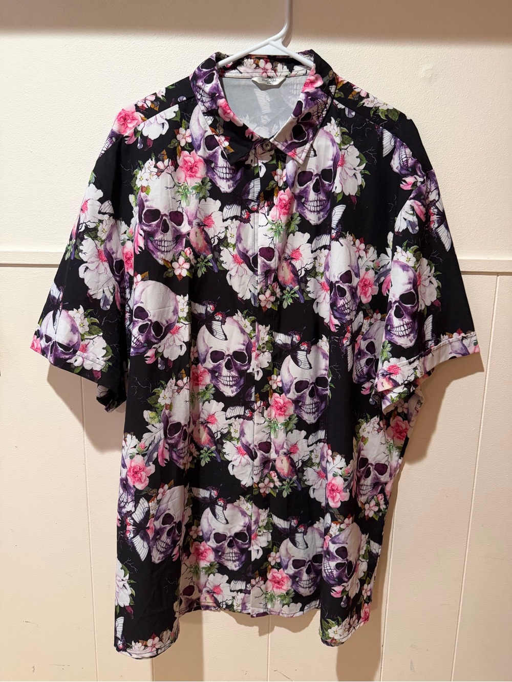 Black Floral Skull Short-Sleeve Button-Down Shirt